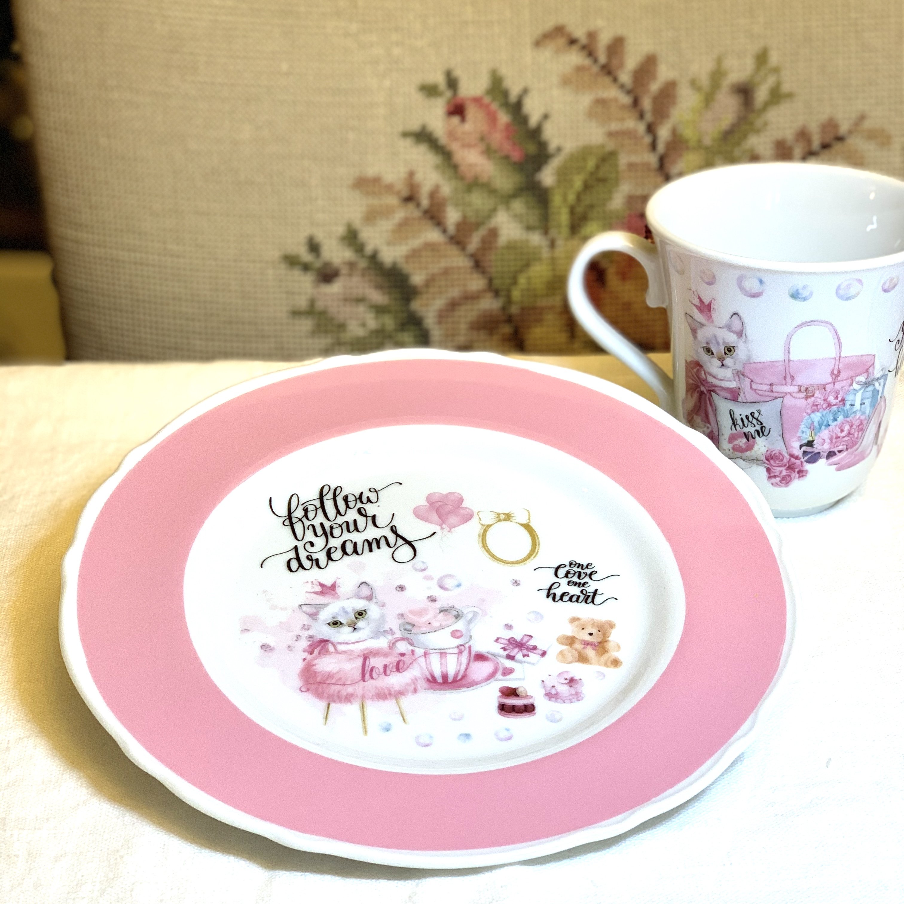 ポーセラーツ お洒落なキャットのプレートとマグカップセット ピンク少々難あり