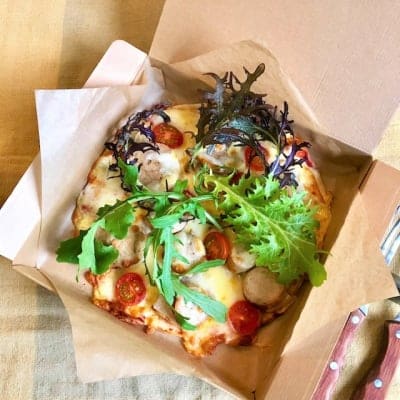 【事前決済でスムーズ】季節野菜とナチュラルソーセージのピザ