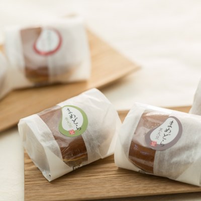 豆まるオリジナル「大豆のあんこ」をふわふわなどら焼き生地にたっぷり包んだ「まめどら」バラ売り1個。