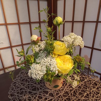 【感謝の気持ちをお花にのせて 華道家による完全オリジナル作品を贈りませんか?】理祥の記念日いけばなミニ