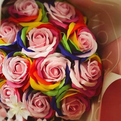 見た目も香りもゴーシャス!!【シャボンフラワーのバラの花束(大)〜レインボー〜】