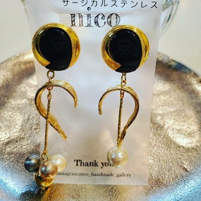 nicoのボタン×ビーズピアス