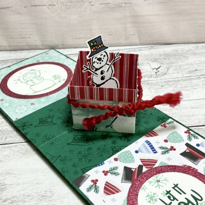 【クリスマスカード】箱からスノーマン