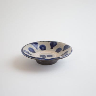 4寸皿 コバルト点打ち / 沖縄の青い海をのような釉薬 / 横田屋窯の沖縄伝統の点打ち