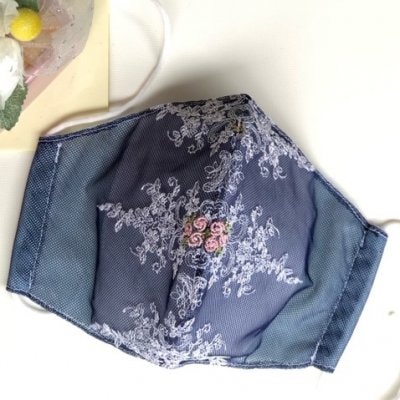 小さな薔薇がアクセントのドレスマスク