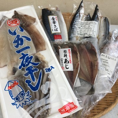 国産品干物5点セット 宮城県産金華鯖特大サイズ、島根県産かます開き、九州産あじ開き3枚、北海道産さんま開き2枚、青森県産いか一夜干し2枚 ご贈答にもご対応致します。