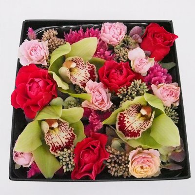 【配達地域限定商品】フラワーボックス(レッド&グリーン系)