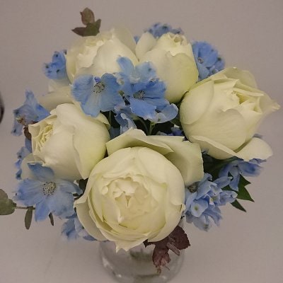 【愛妻の日】ホワイト&ブルーブーケ(ご来店受け取り・無料配達地域限定商品)※ネットでのご予約限定メッセージカード付