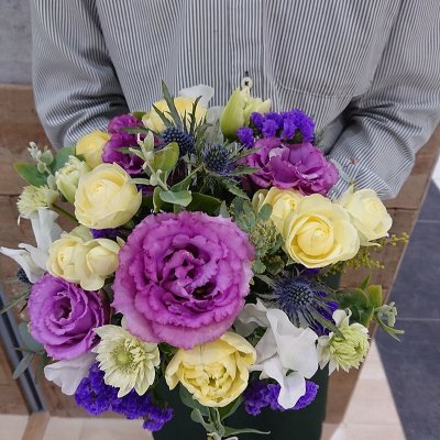 イエロー&パープルブーケ(来店受け取り・無料配達地域限定商品)