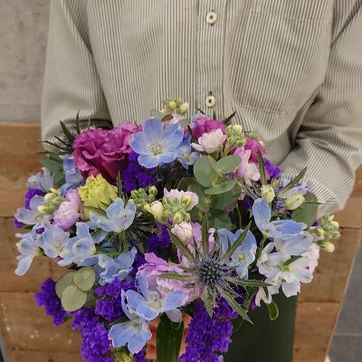 【愛妻の日】ブルー&パープルブーケ(来店受け取り・指定配達地域限定商品) ※ネットでのご予約限定メッセージカード付