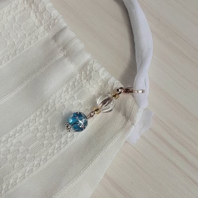 青いビーズのマスクチャーム