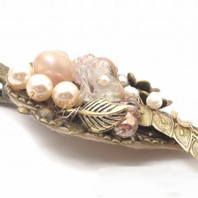 209F1-6 Beige leaf Brooch 6820円(税込)