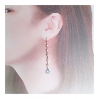 スカイブルートパーズと淡水パールのロングピアス