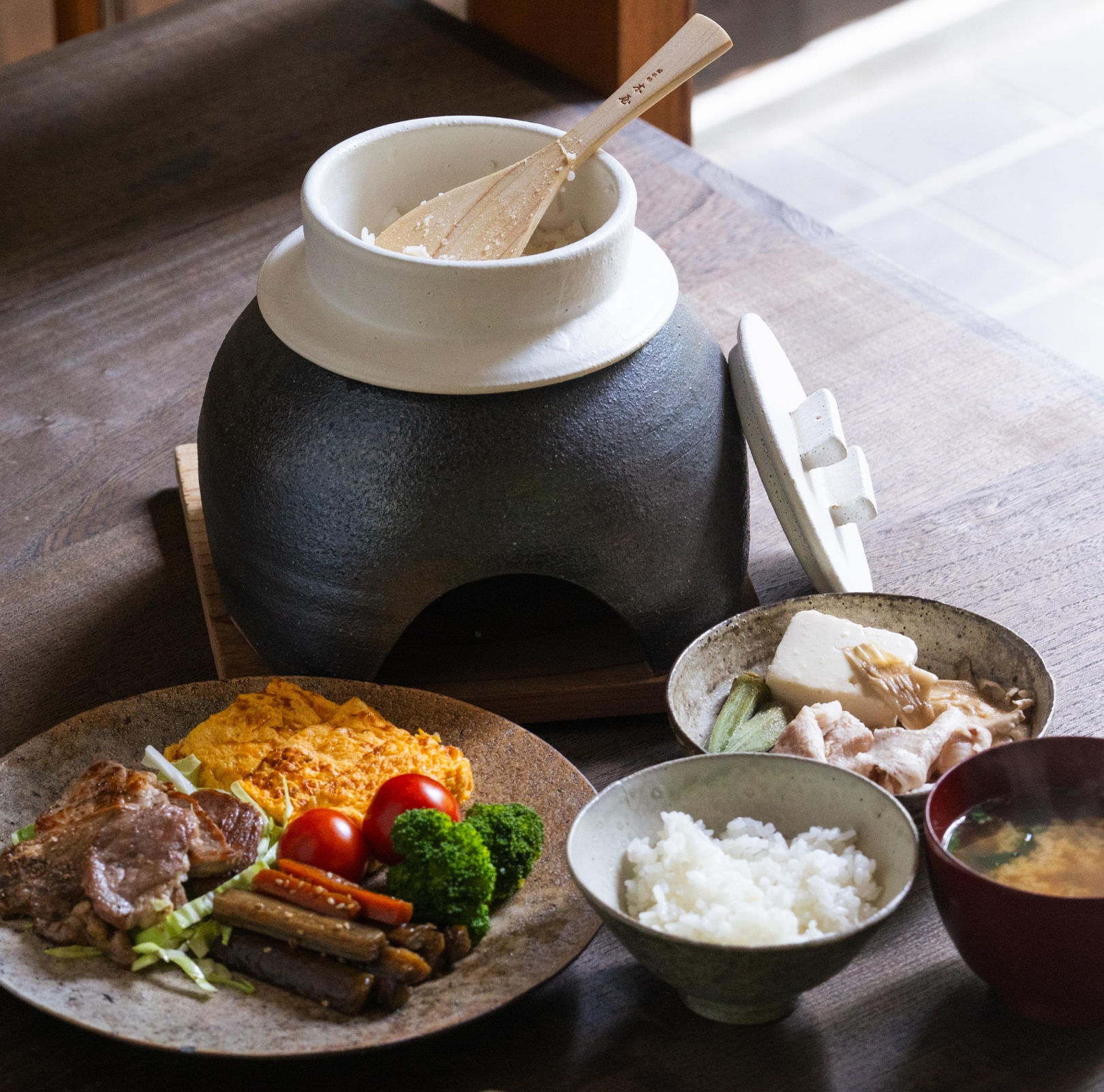 固形燃料一つで、火加減いらず。3年間改良を重ねた、一合炊き