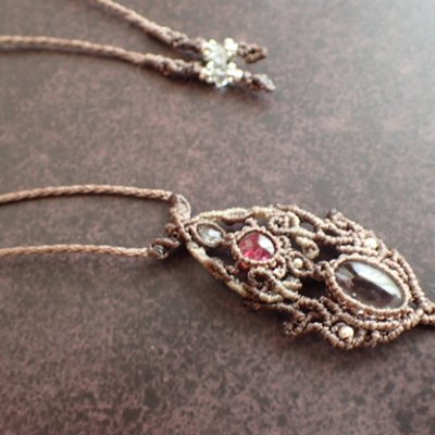 クンツァイト、ピンクトルマリンマクラメペンダント Kunzite,Pink tourmaline mini macrame pendant.