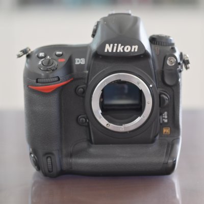 Nikon D3 一眼レフフラッグシップ機 CFカード×2 プロストラップ付き