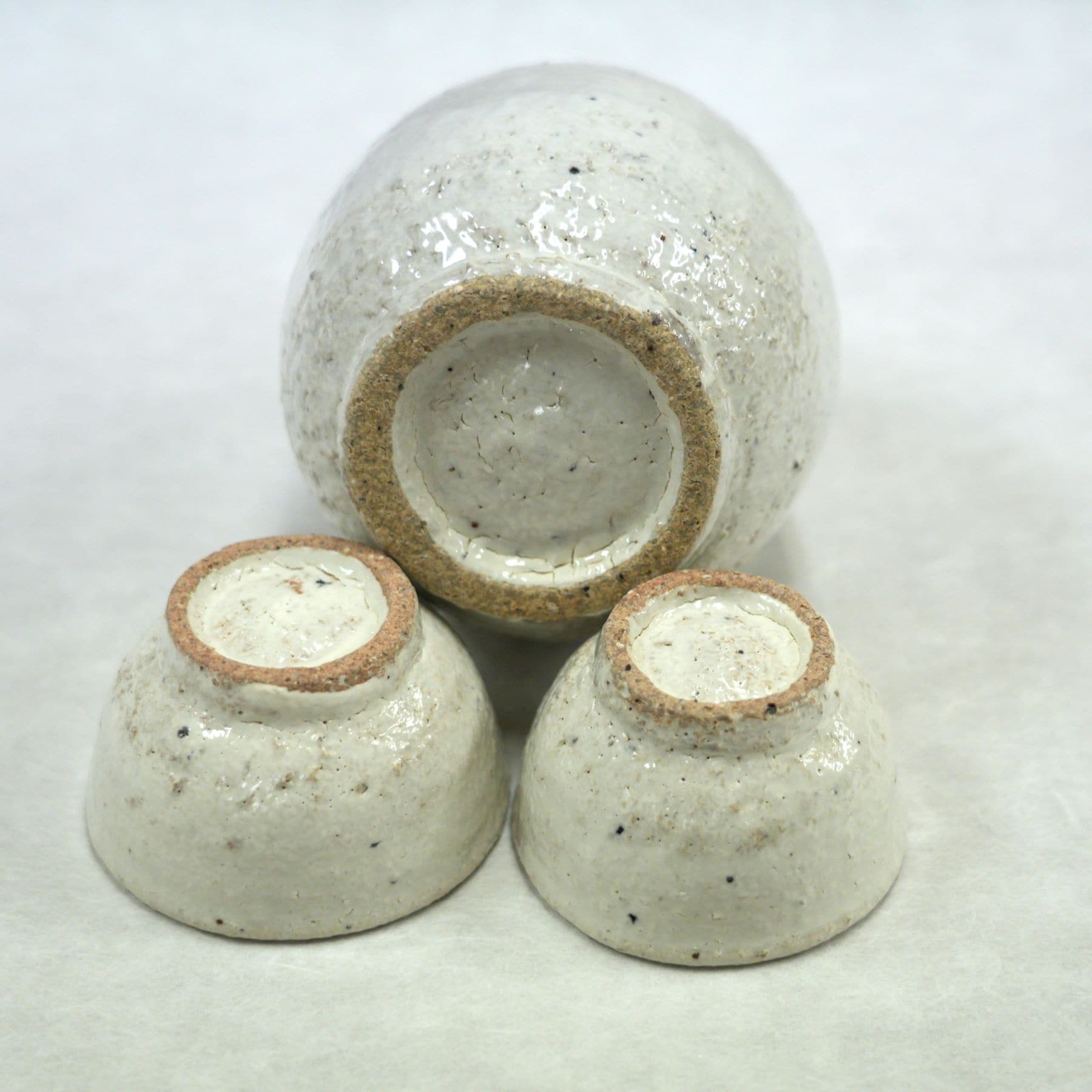 白化粧長石土灰釉酒器3点セット（徳利＋ぐい呑み2）