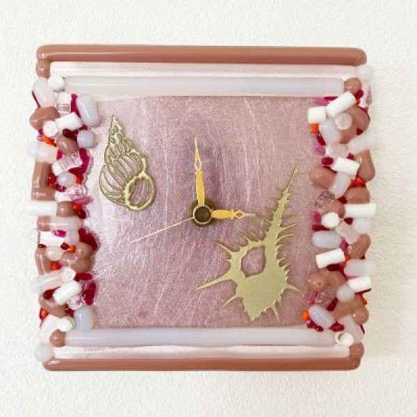 ガラスの時計【優しい海の中】　ピンク　ガラスアート　雑貨