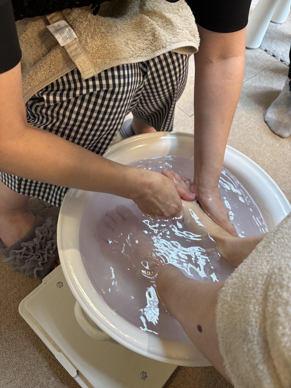 フットケア／シンプルジェルネイル／素敵なおとなのご褒美時間　看護師によるフットケアで足を整え仕上げにワンカラージェルネイルを　清潔感と美しさを大切にした安心のケアです