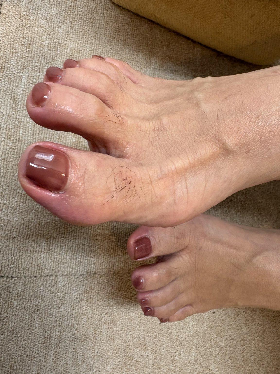 フットケア／シンプルジェルネイル／素敵なおとなのご褒美時間　看護師によるフットケアで足を整え仕上げにワンカラージェルネイルを　清潔感と美しさを大切にした安心のケアです