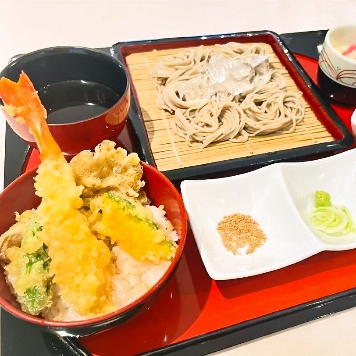 ミニ天丼・そば（デザート付き）