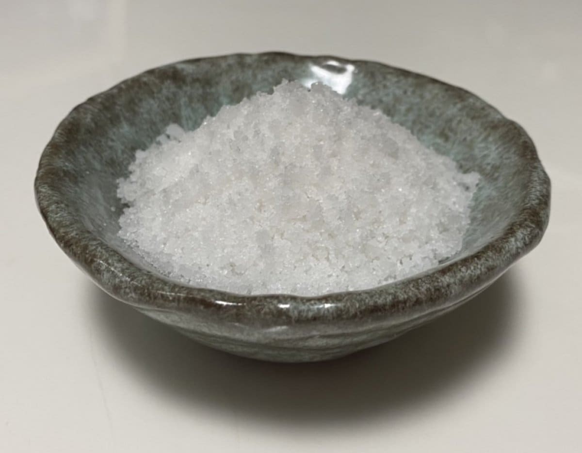 みどりの塩　〜自然結晶させて一年間熟成させた塩〜（250g）