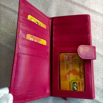 【高ポイント還元15％　3570ポイント！】夏セール！イタリア革製　高級長財布 　留め帯　ピンク色　
