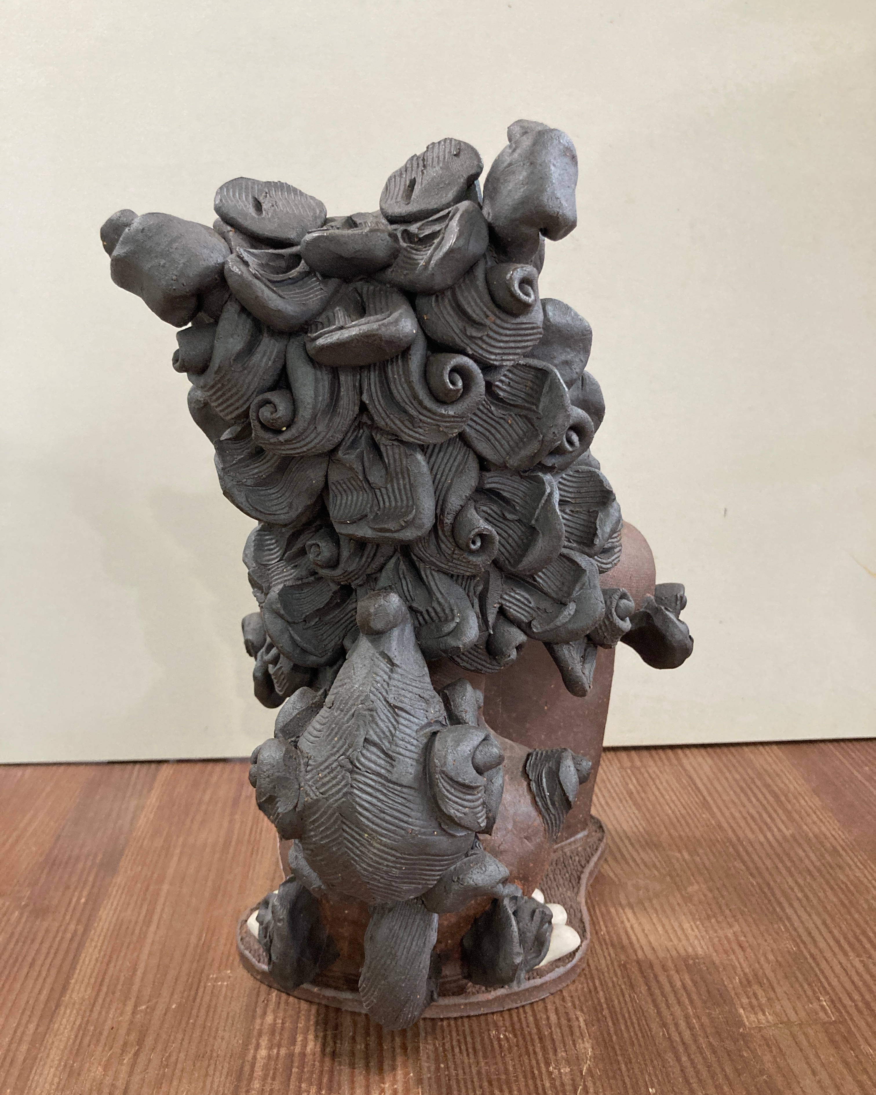 透かし意匠陶製置物 佐久間 栄さん】門柱（立）H270|灰色|糸満工芸陶苑