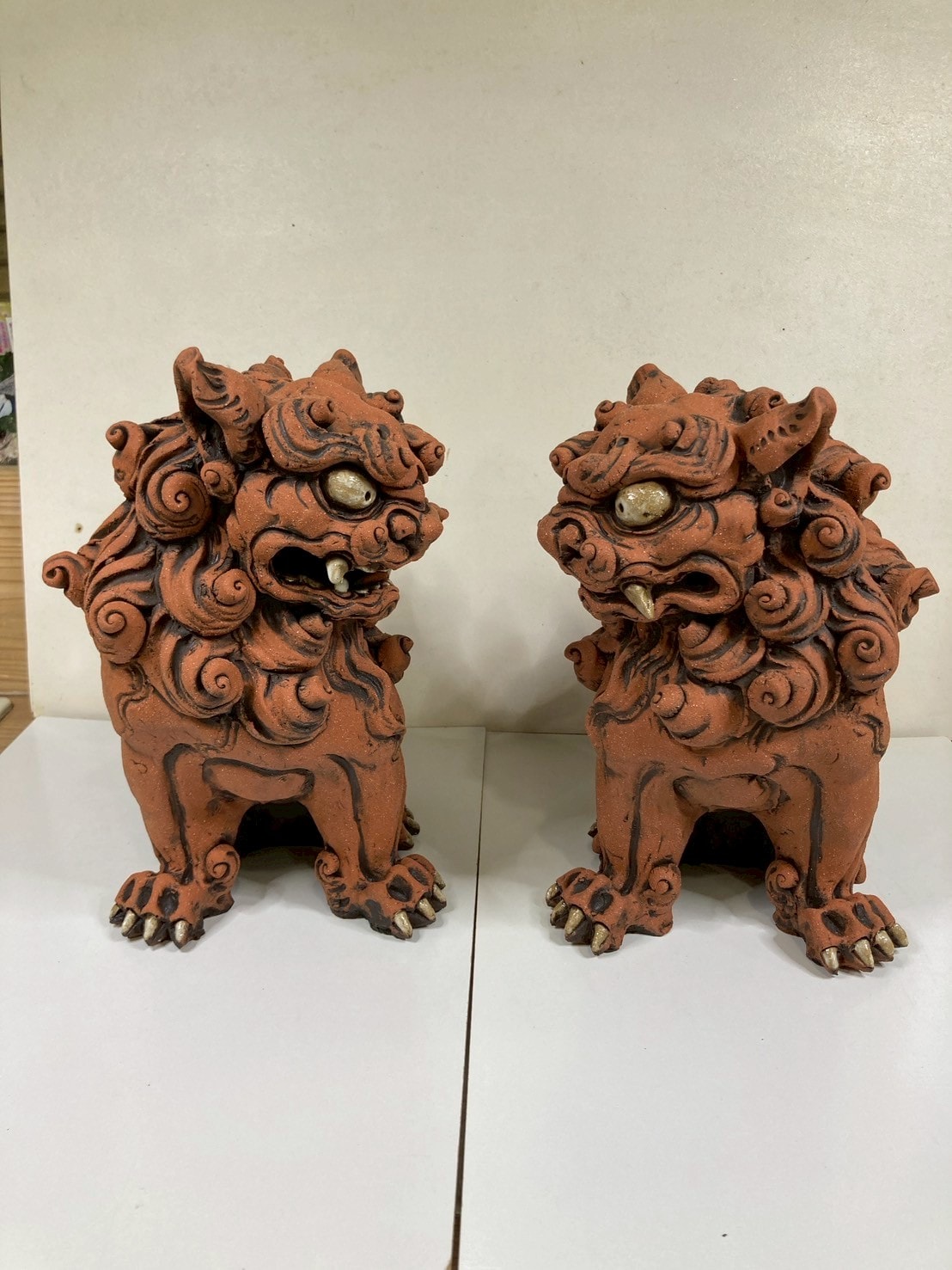 沖縄 壷屋焼 ・手捻りシーサー 沖縄 壷屋焼 ・手捻りシーサー 美術品・アンティーク・コレクション
