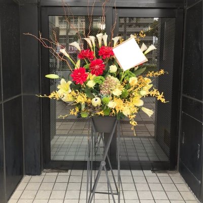 200円 おしゃれスタンド花 花材はおまかせ 1段スタンド 開店祝い 誕生日 周年祝 沖縄本島内のみ発送 沖縄花屋 200円 おしゃれスタンド花 花材はおまかせ 1段スタンド 開店祝い 誕生日 周年祝 沖縄本島内のみ発送 沖縄花屋