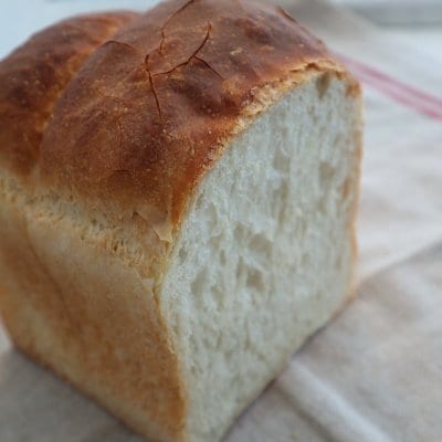 小麦そのものの味わいを楽しめる　からだにやさしい食パン（1斤/ 1/2本）