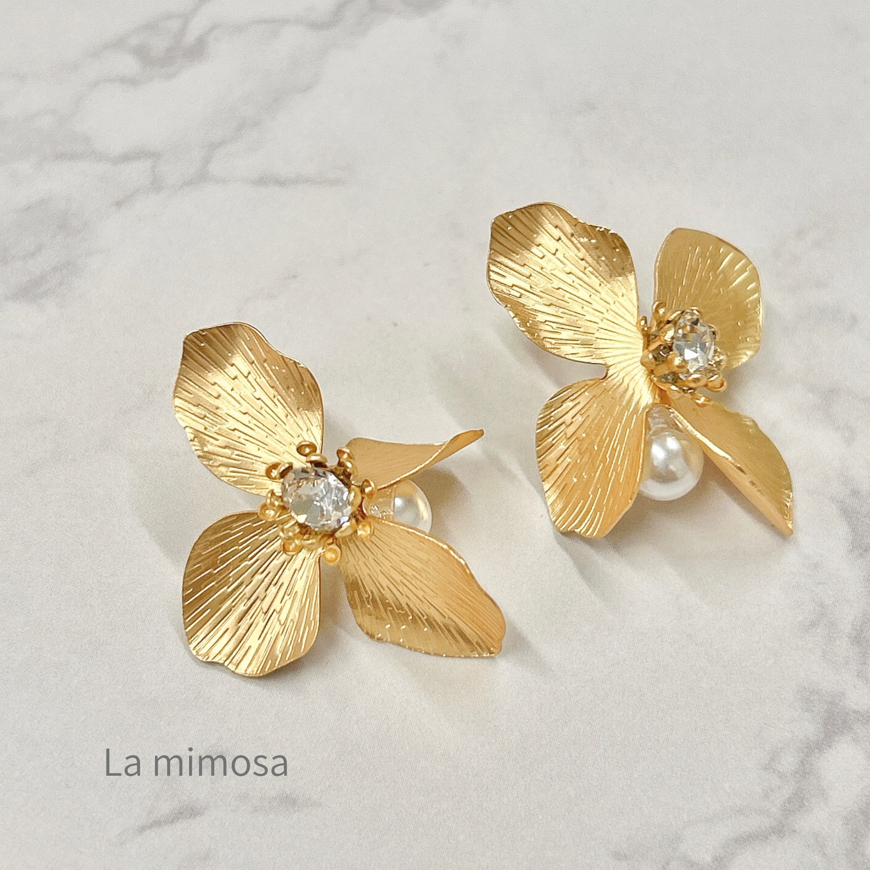 金属アレルギー対応ピアス】花のピアス メタル フローラル ゴールド