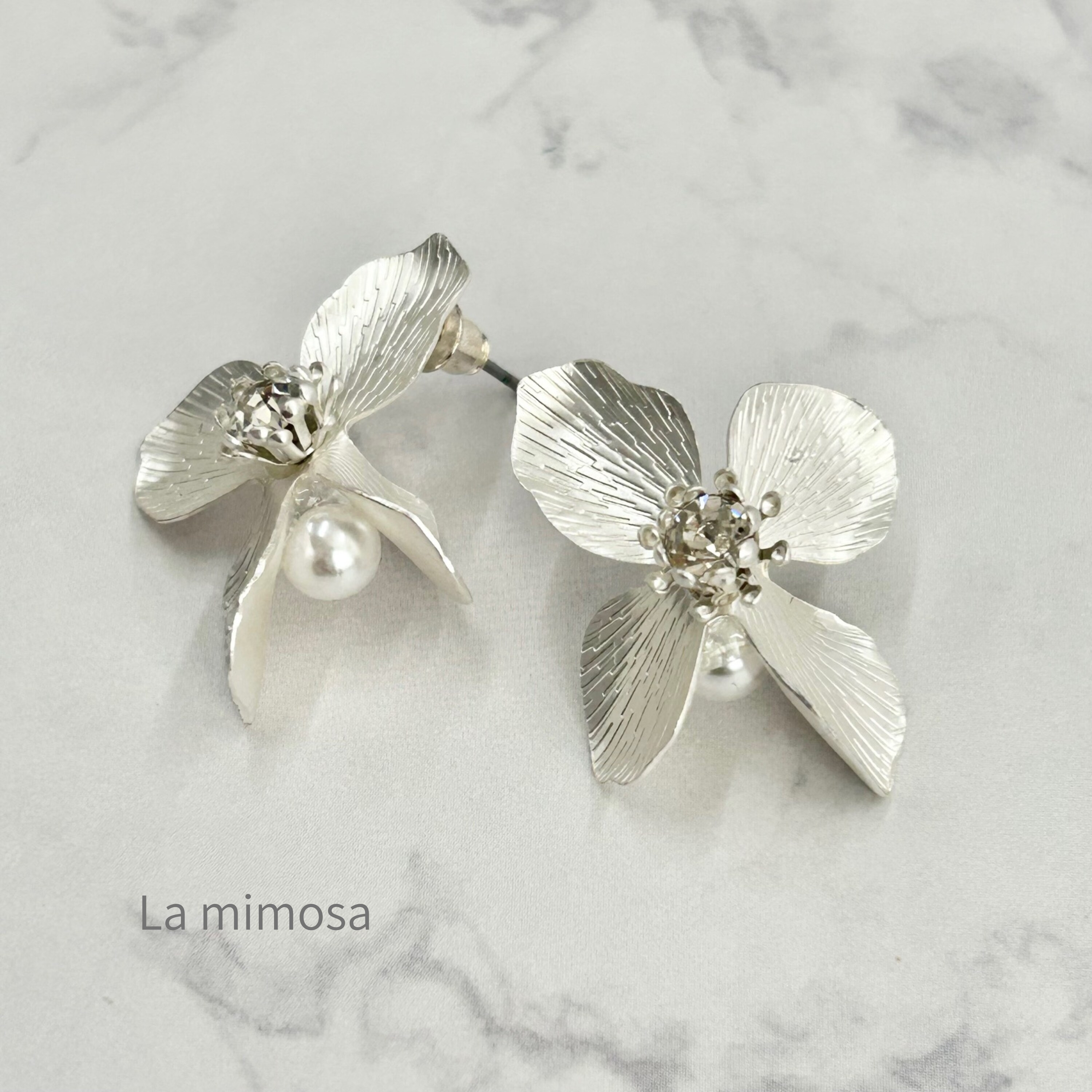 金属アレルギー対応ピアス】花のピアス メタル フローラル シルバー