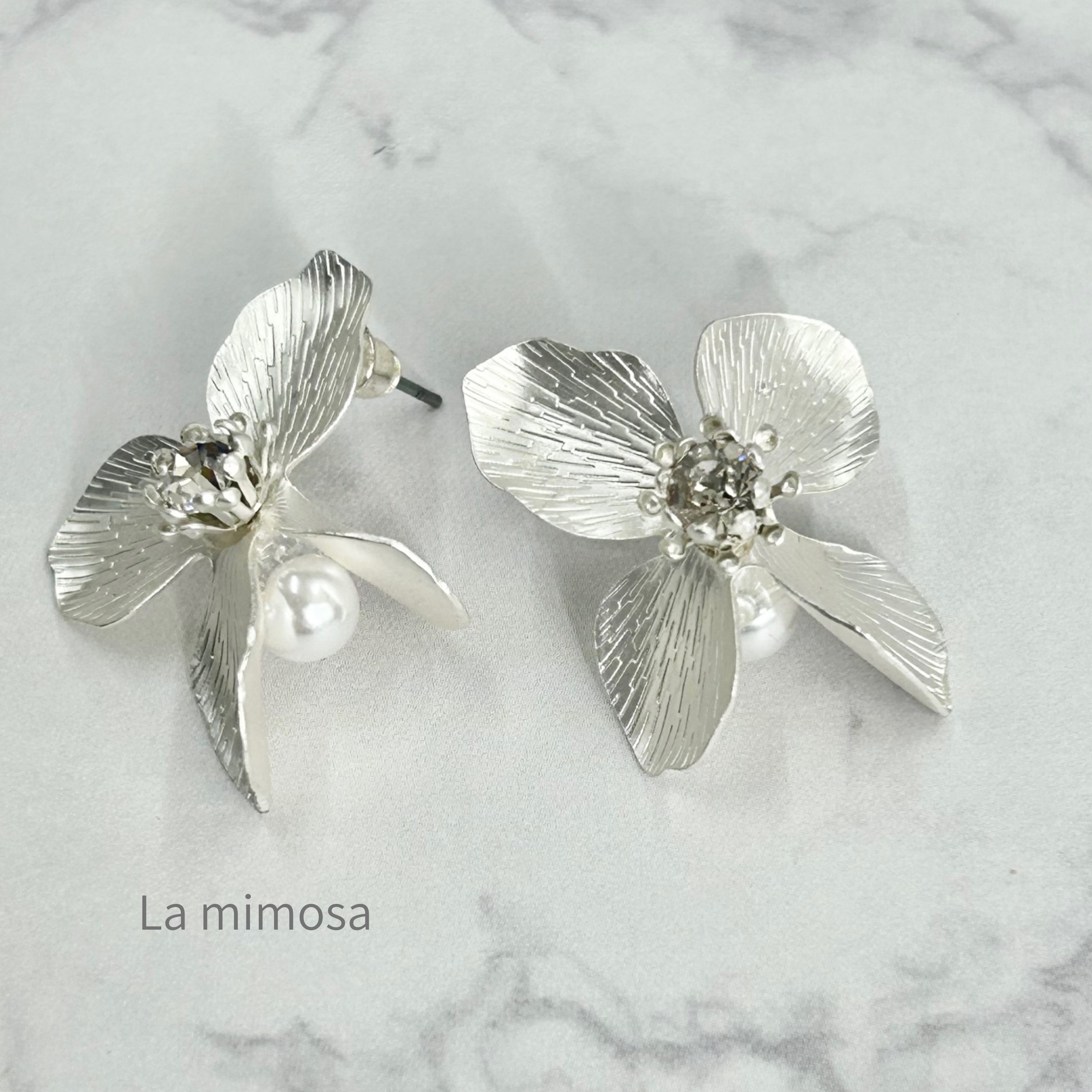 金属アレルギー対応ピアス】花のピアス メタル フローラル シルバー