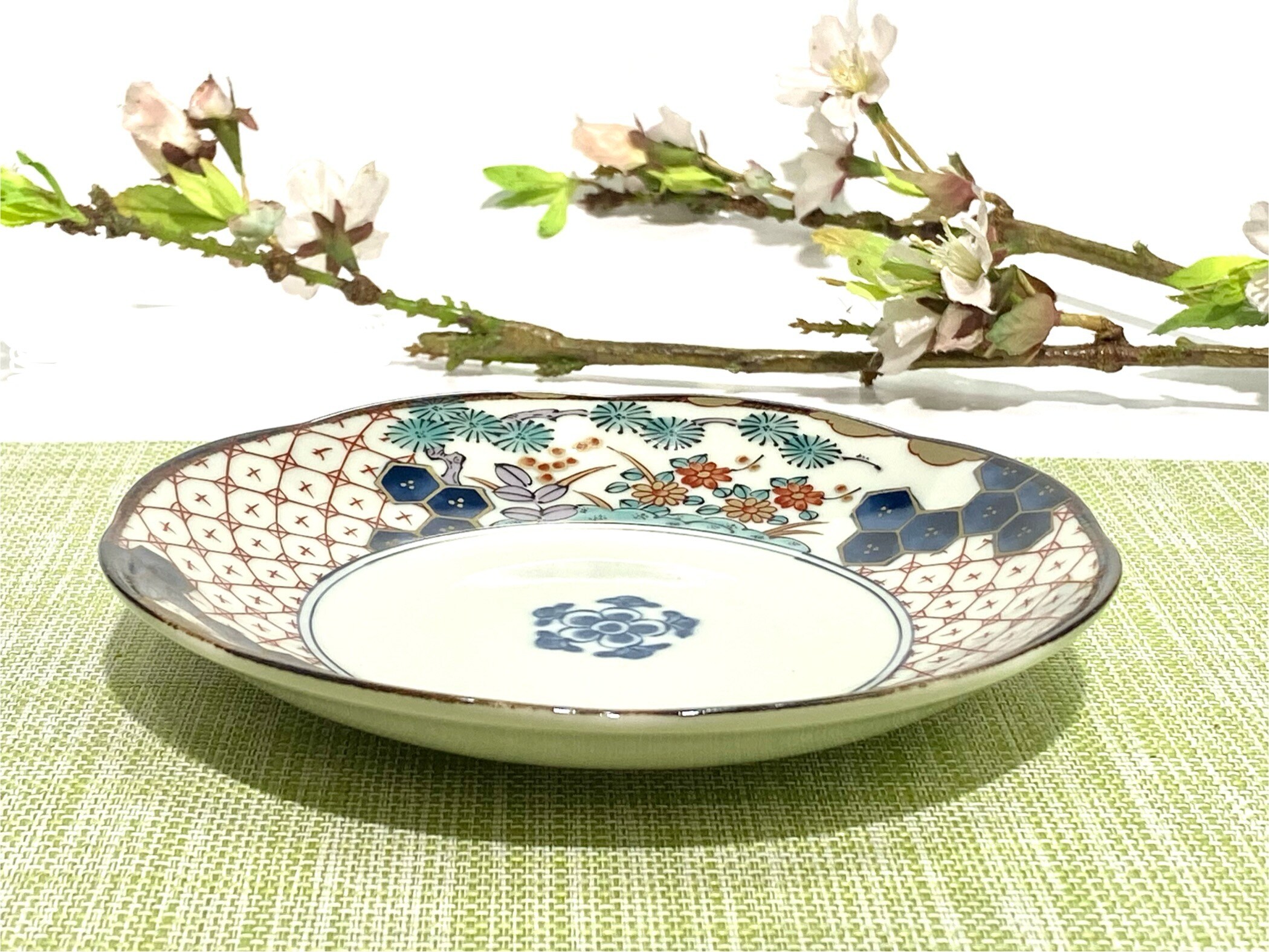 お値下げ！飛鳥窯 古伊万里草花 三段重 円菓子碗 取り皿セット お値下げ！飛鳥窯 古伊万里草花 三段重 円菓子碗 取り皿セット