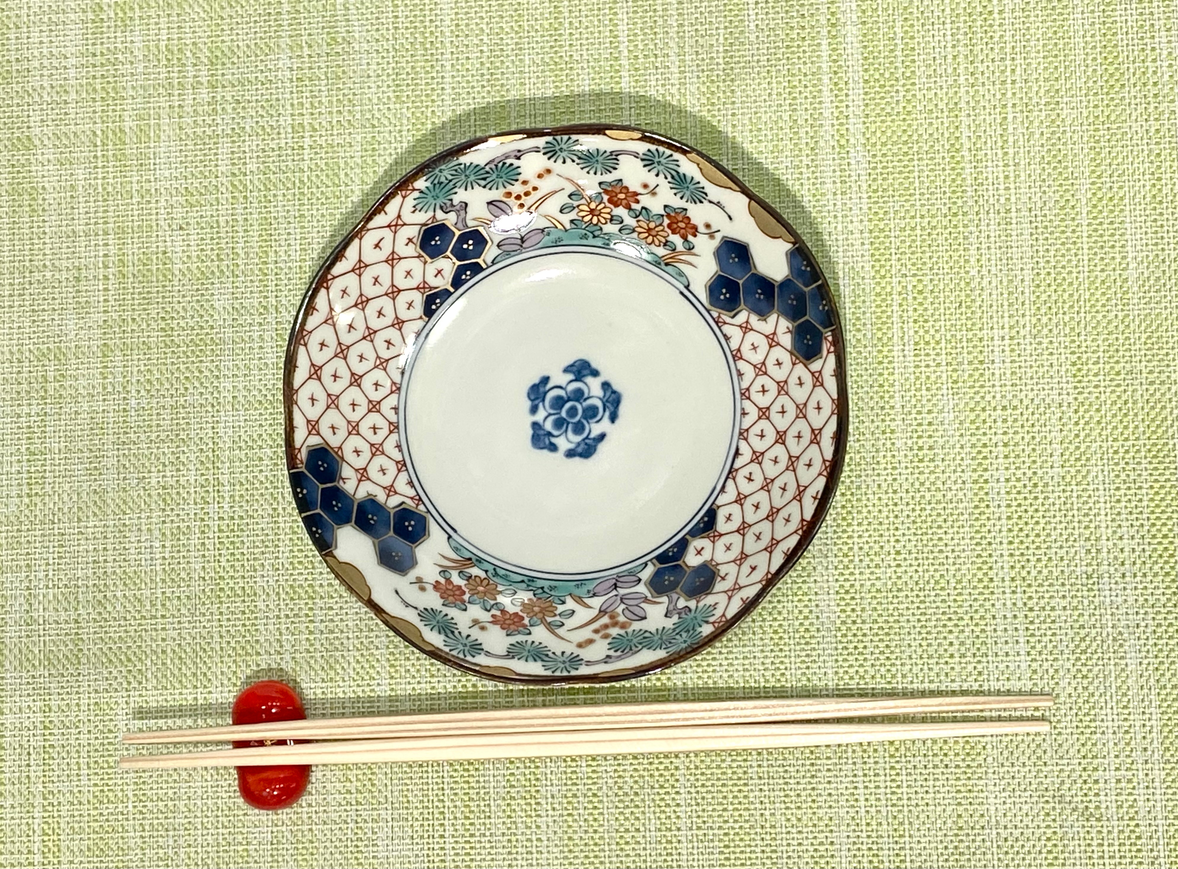 錦彩古伊万里 間取錦草花中皿
