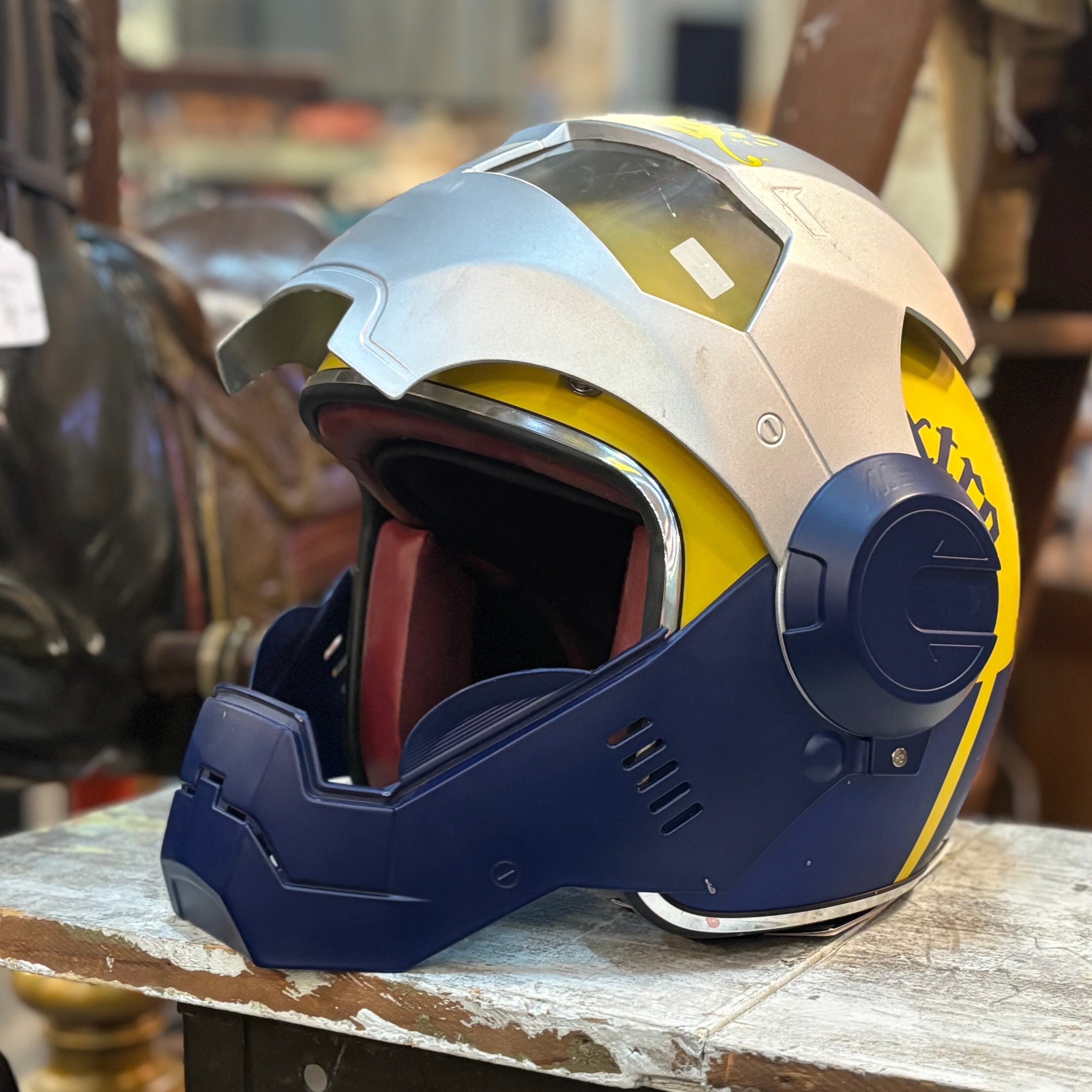 Corona beerヘルメット型ディスプレイアイテム