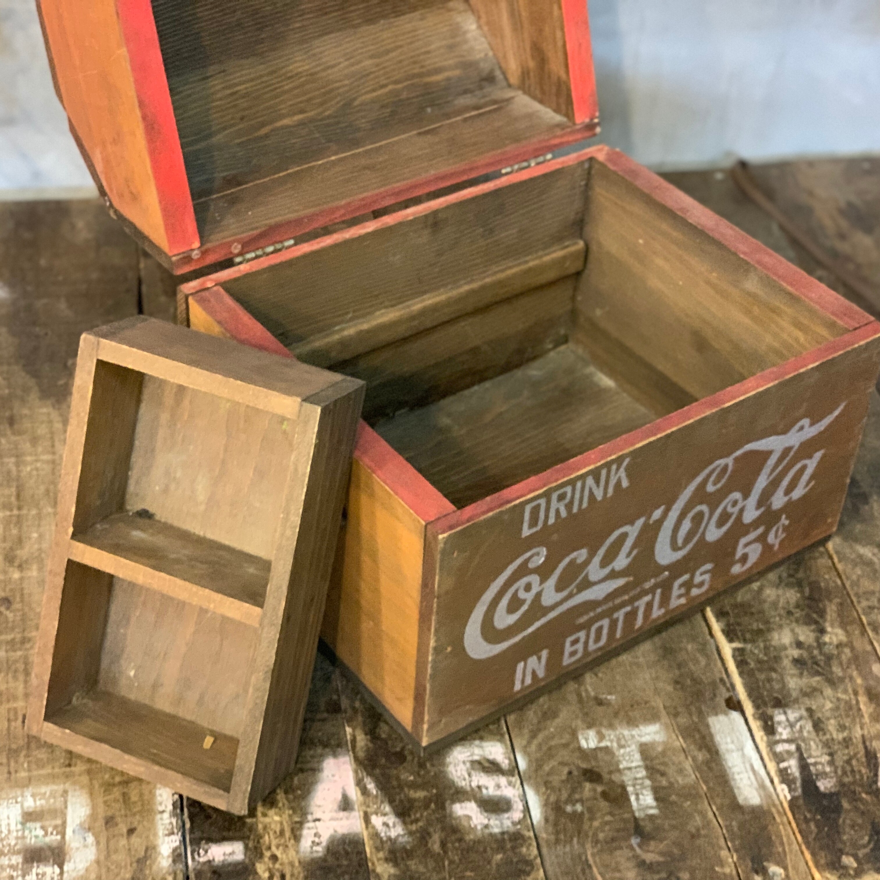 レトロな魅力！コカ・コーラ木製ボックス