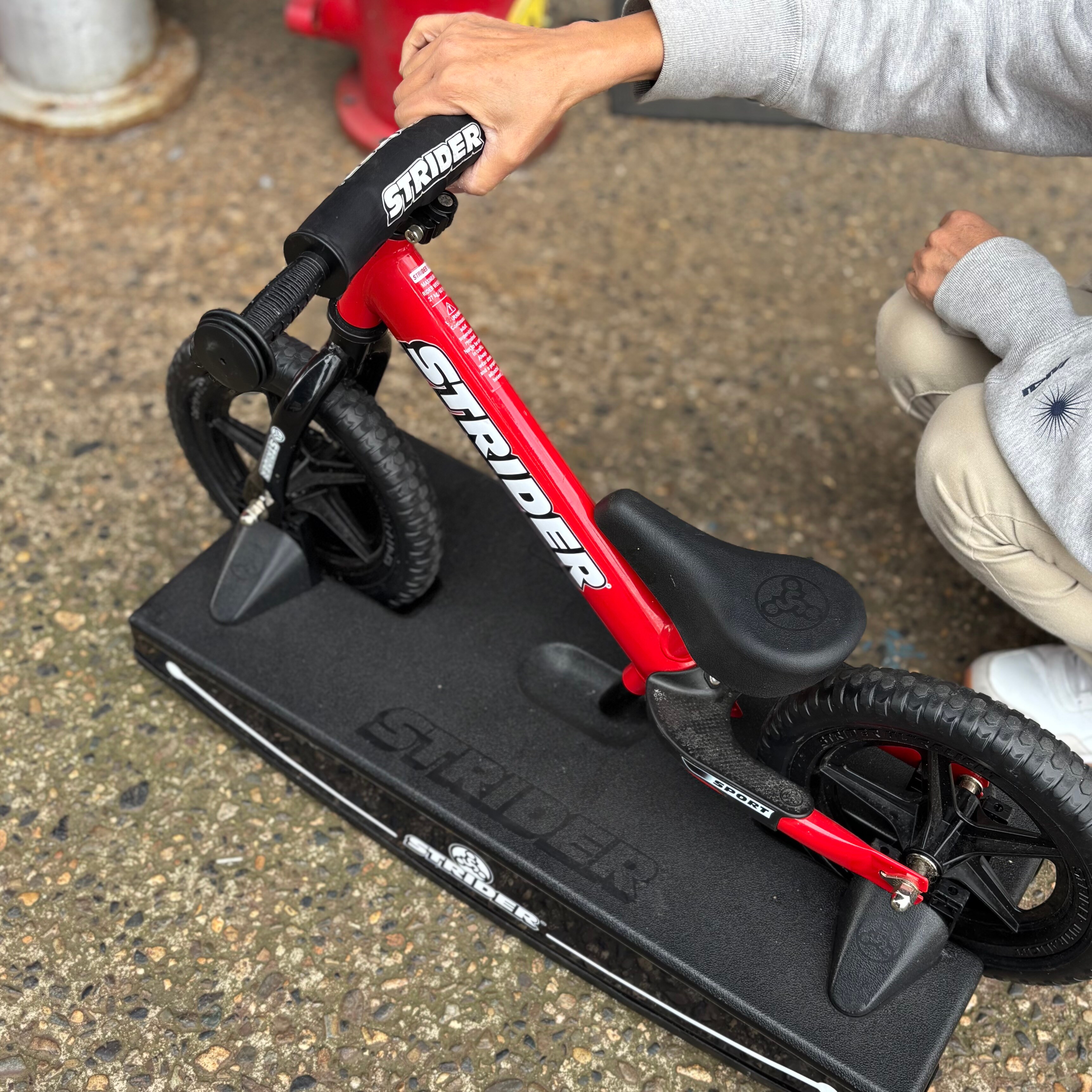ストライダー ロッキングベース 台 ブラック 美品！ STRIDER - 使用数回のみ 極美品 ストライダー STRIDER