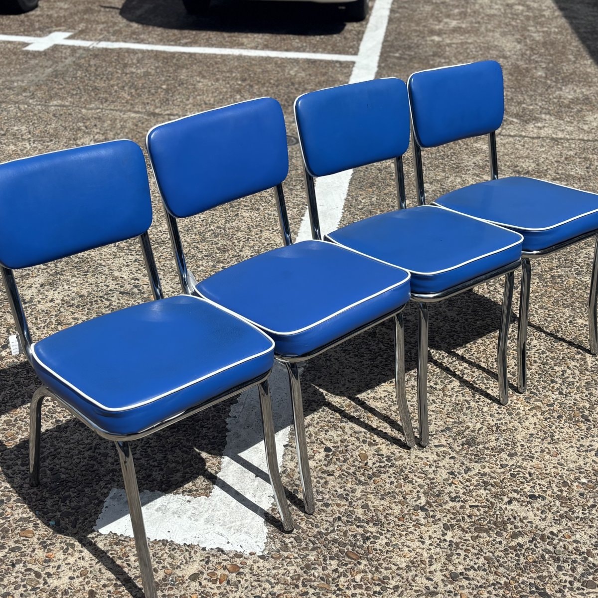 ヴィンテージ切株チェア Vintage Blue Vinyl Chair with Chrome Legs