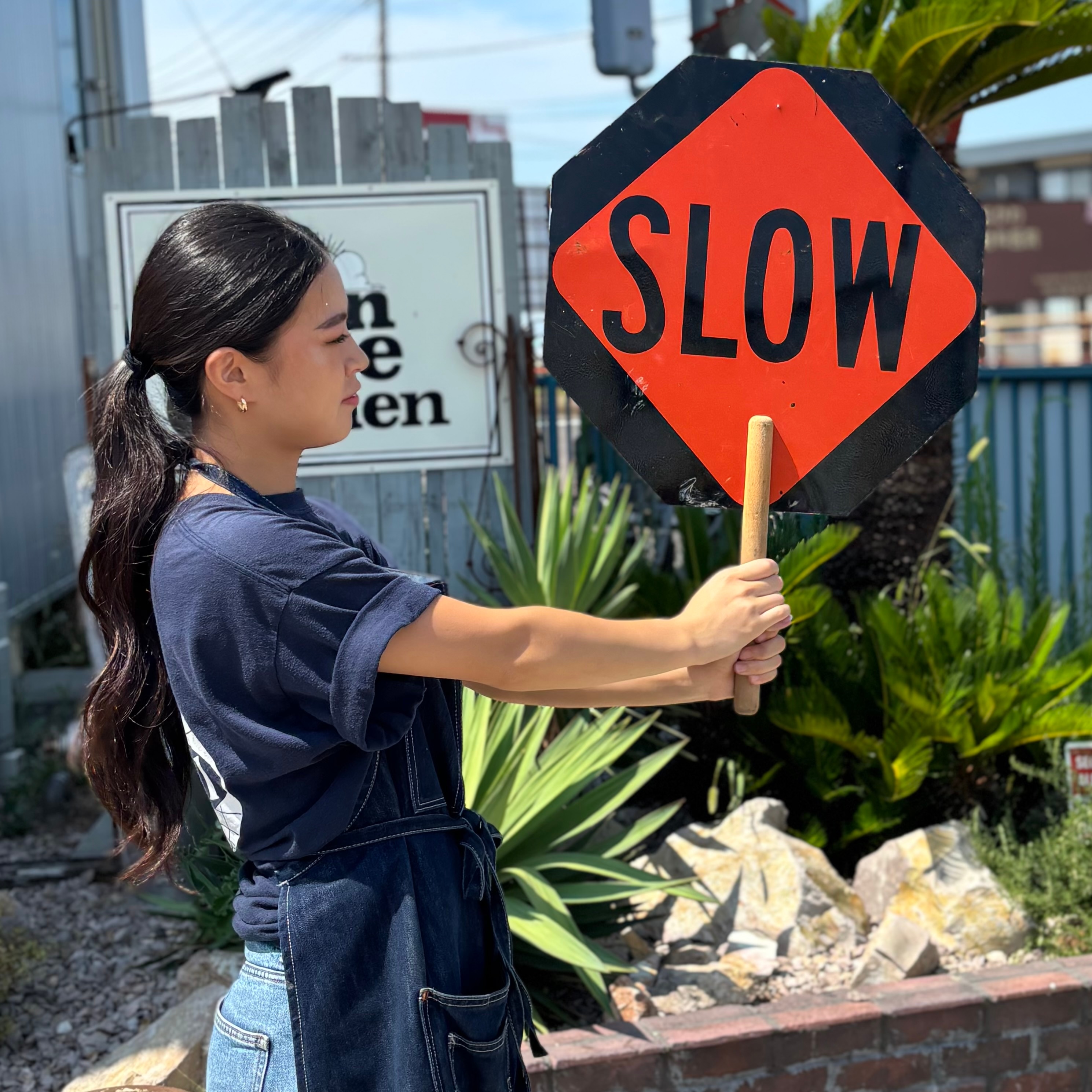 両面デザイン！Vintage Double-Sided STOP/SLOW Traffic Sign