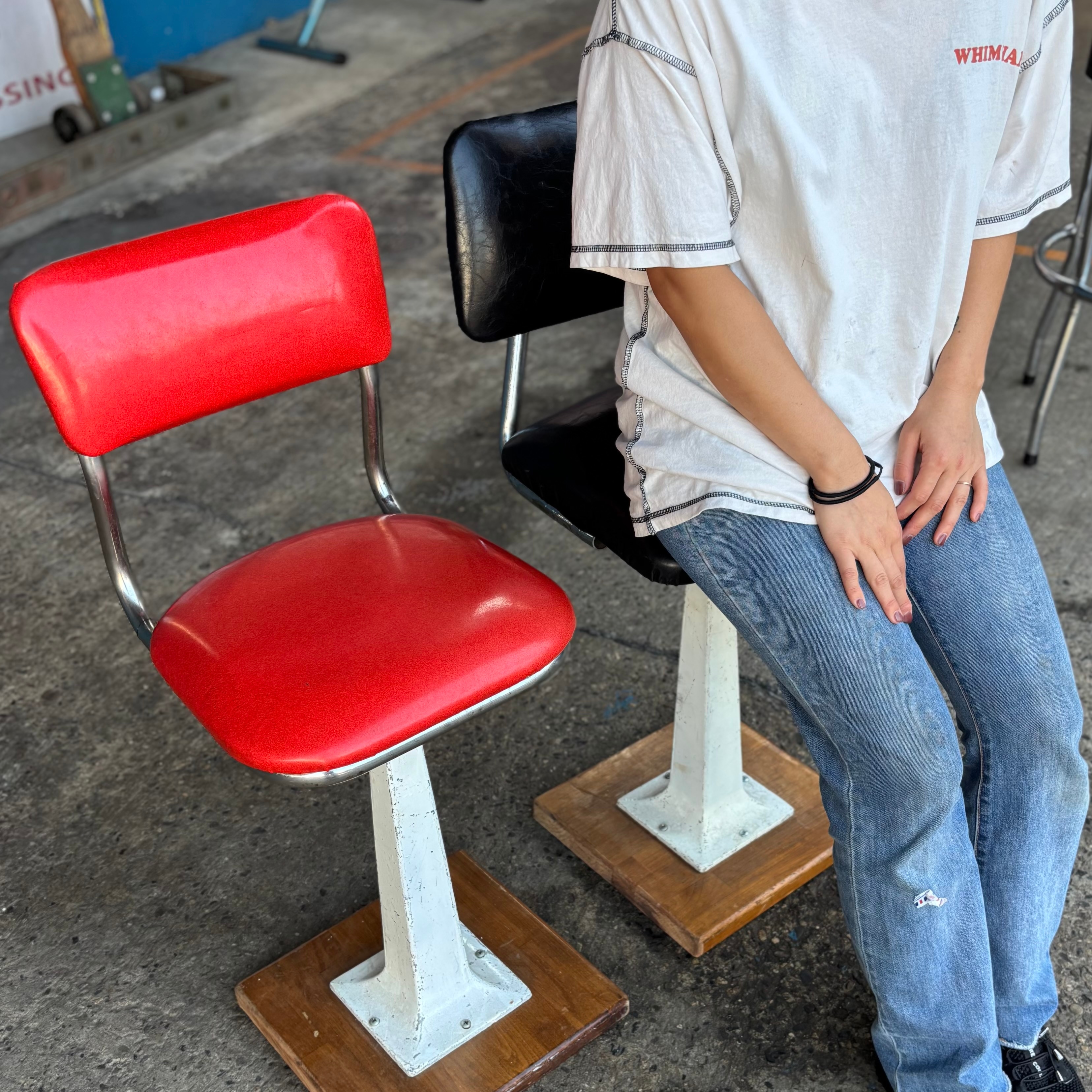 Vintage Diner Style Swivel Chair（black）