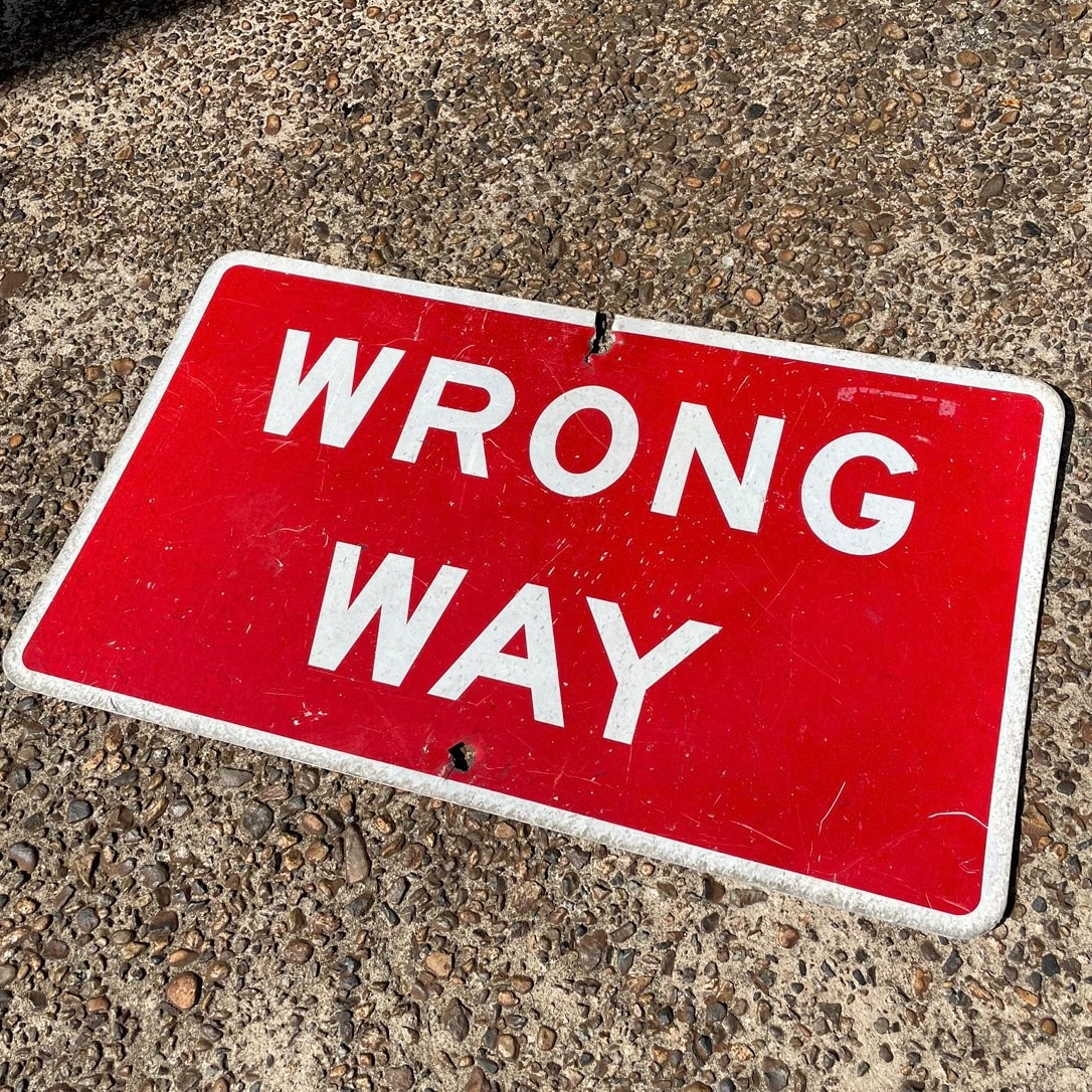 USAストリート看板　WRONG WAY WRONG WAY Vintage Street Sign road right walls funny| Indoor
