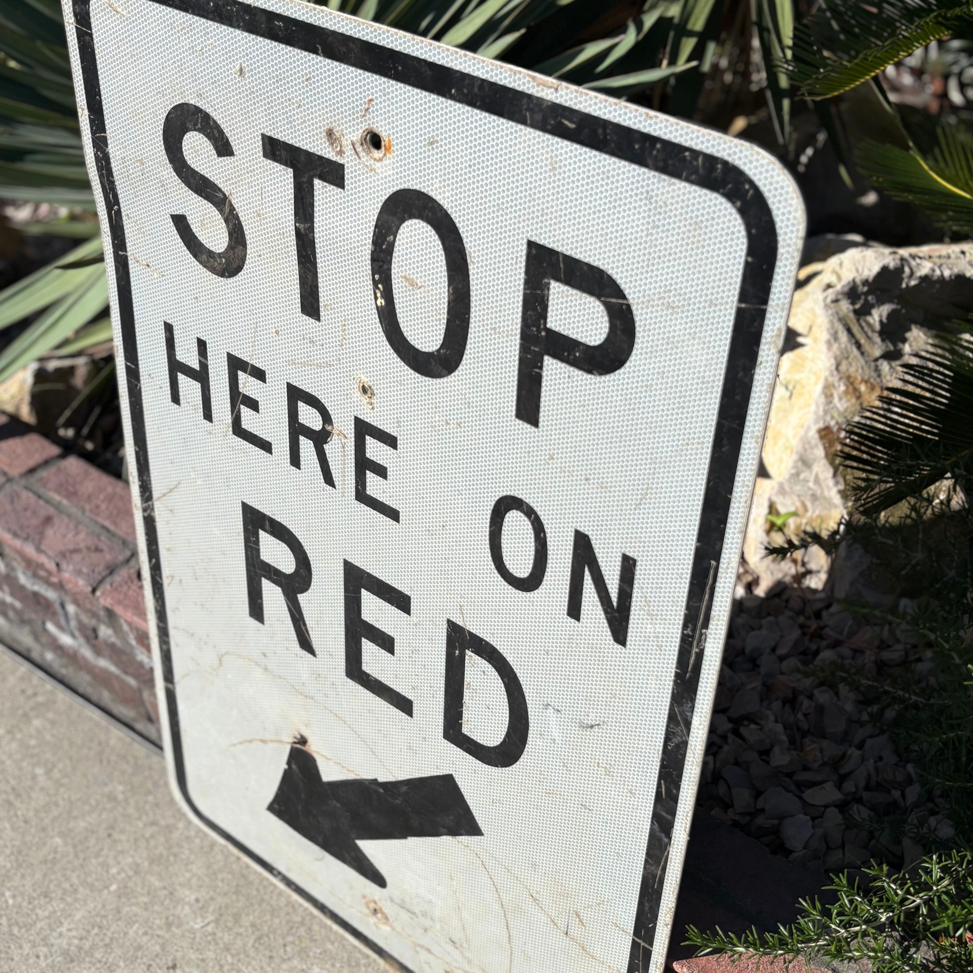 🚦**“STOP HERE ON RED” Vintage Metal Road Sign 🚦