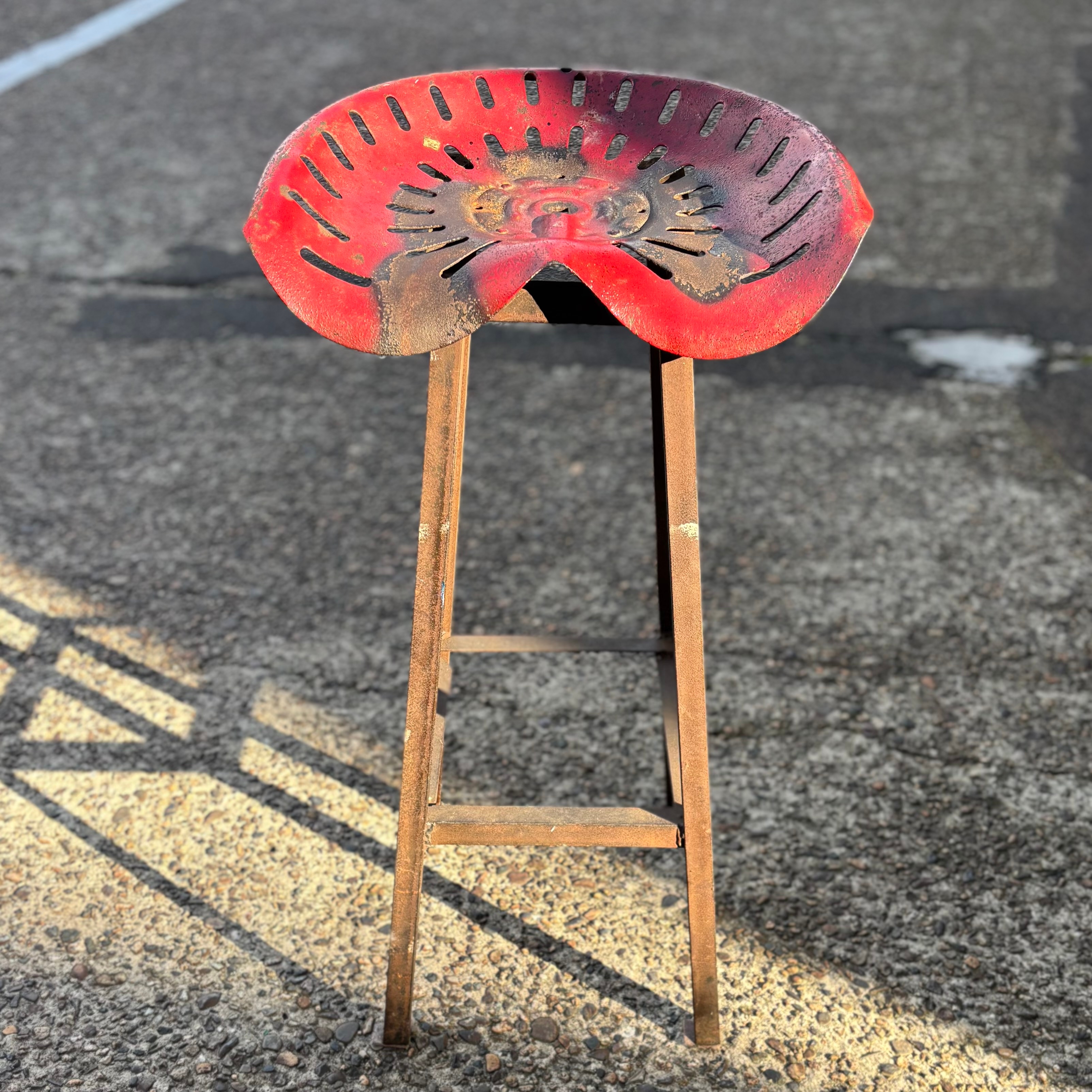 Industrial Vintage Tractor Seat Bar Stool (Red)