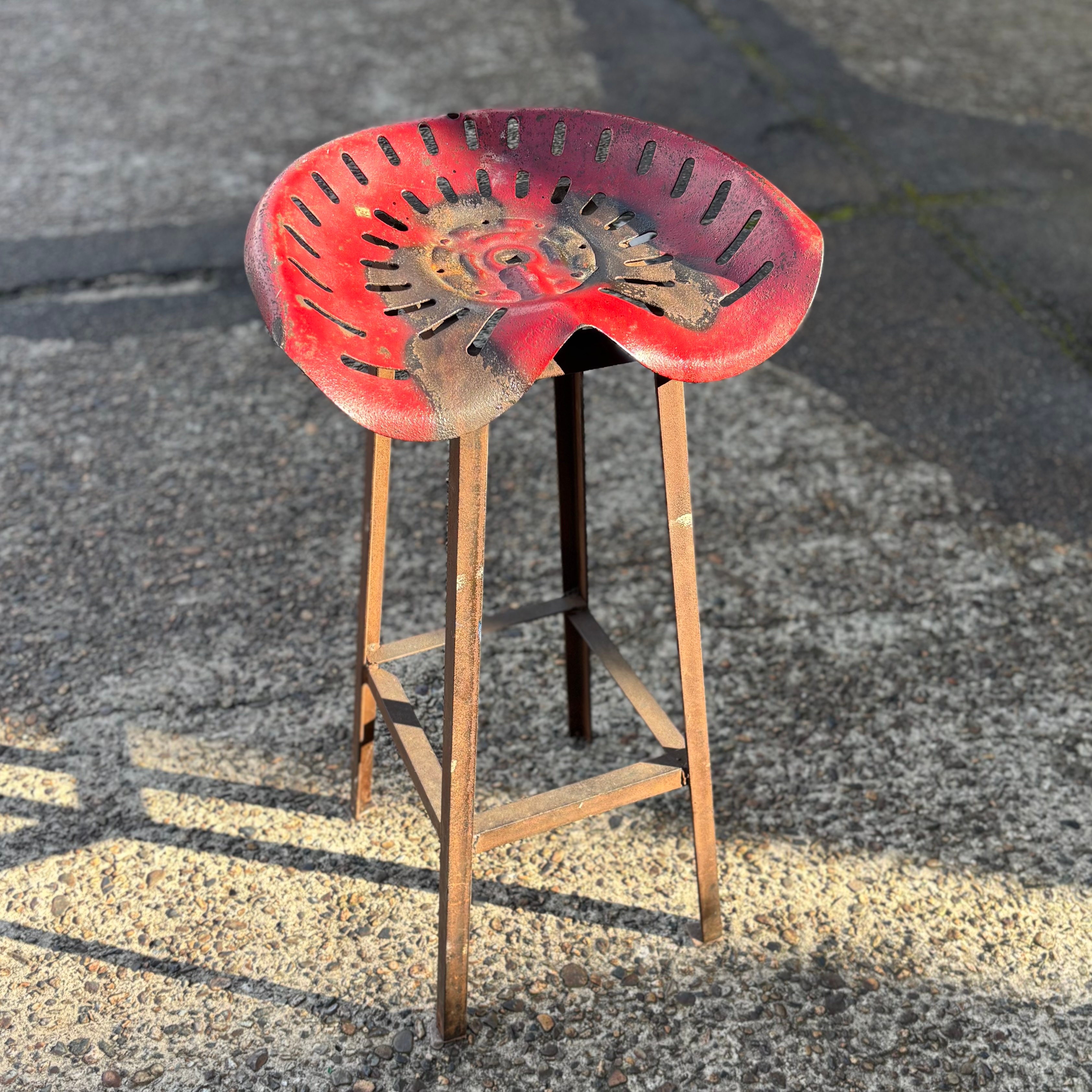 Industrial Vintage Tractor Seat Bar Stool (Red)