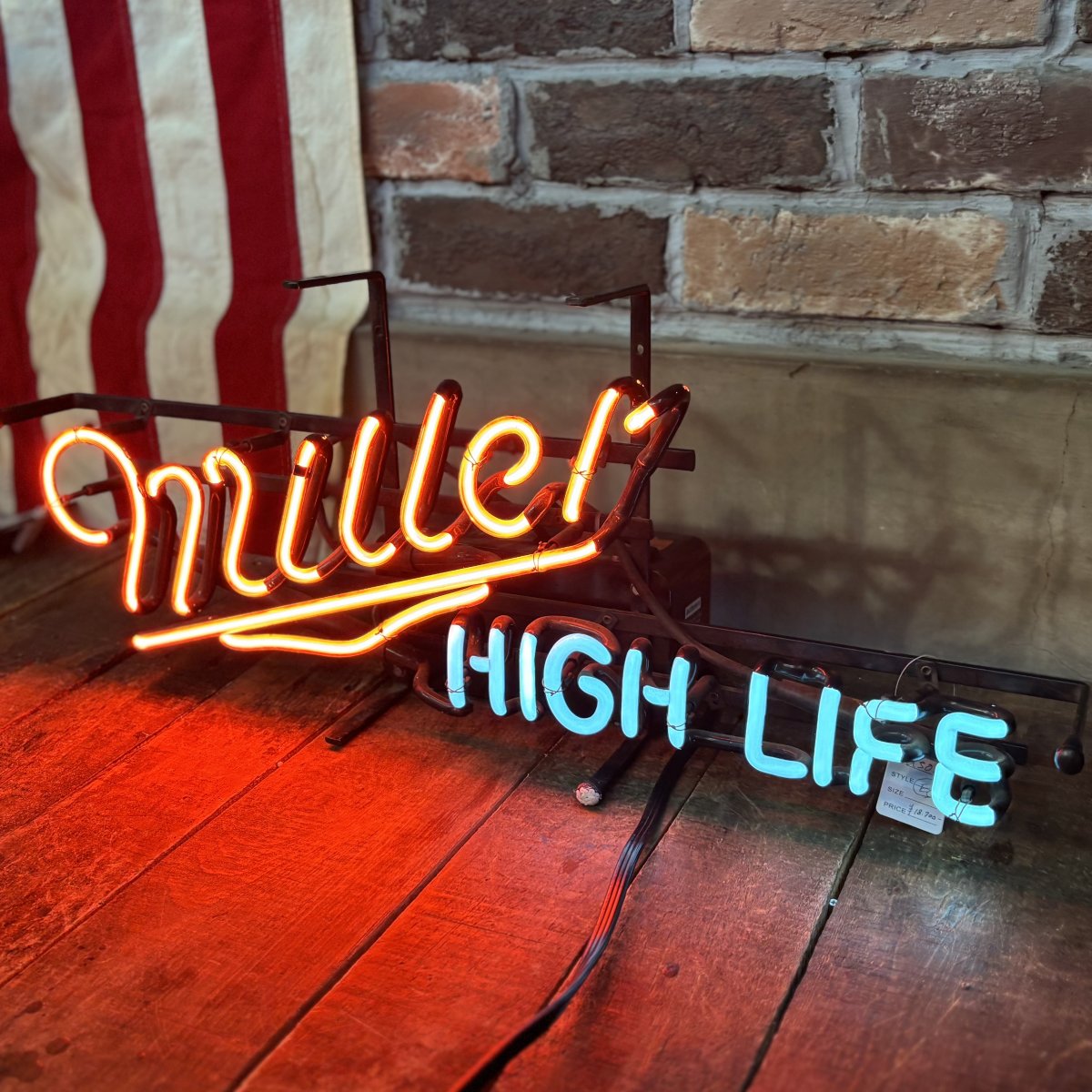 Miller 照明付きヴィンテージモーションサイン item_20251123_104802_070_L.jpg