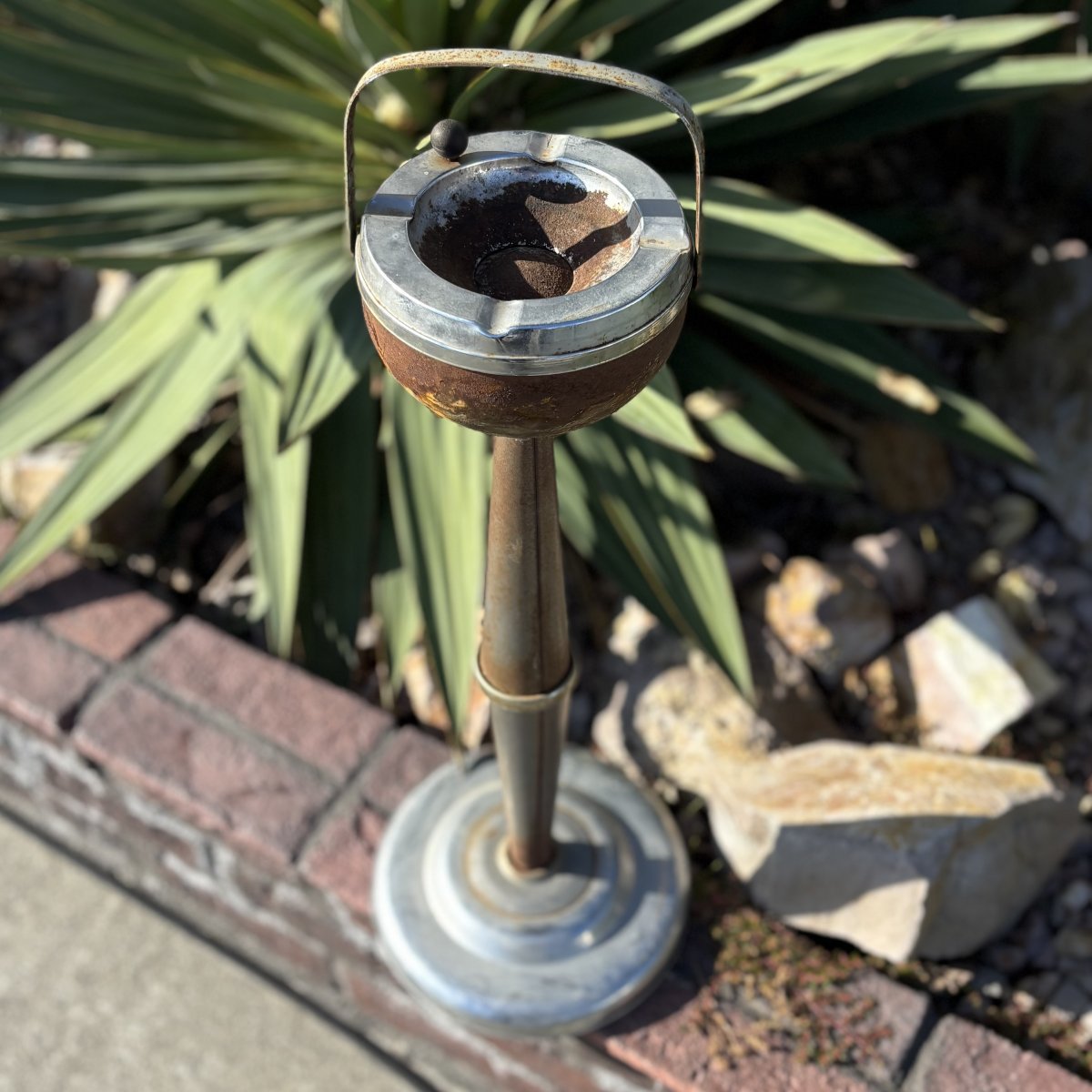 ミッドセンチュリー アッシュトレイ　アンティーク ミッドセンチュリーなスタンド灰皿（スタンドアシュトレイ） - [Sold