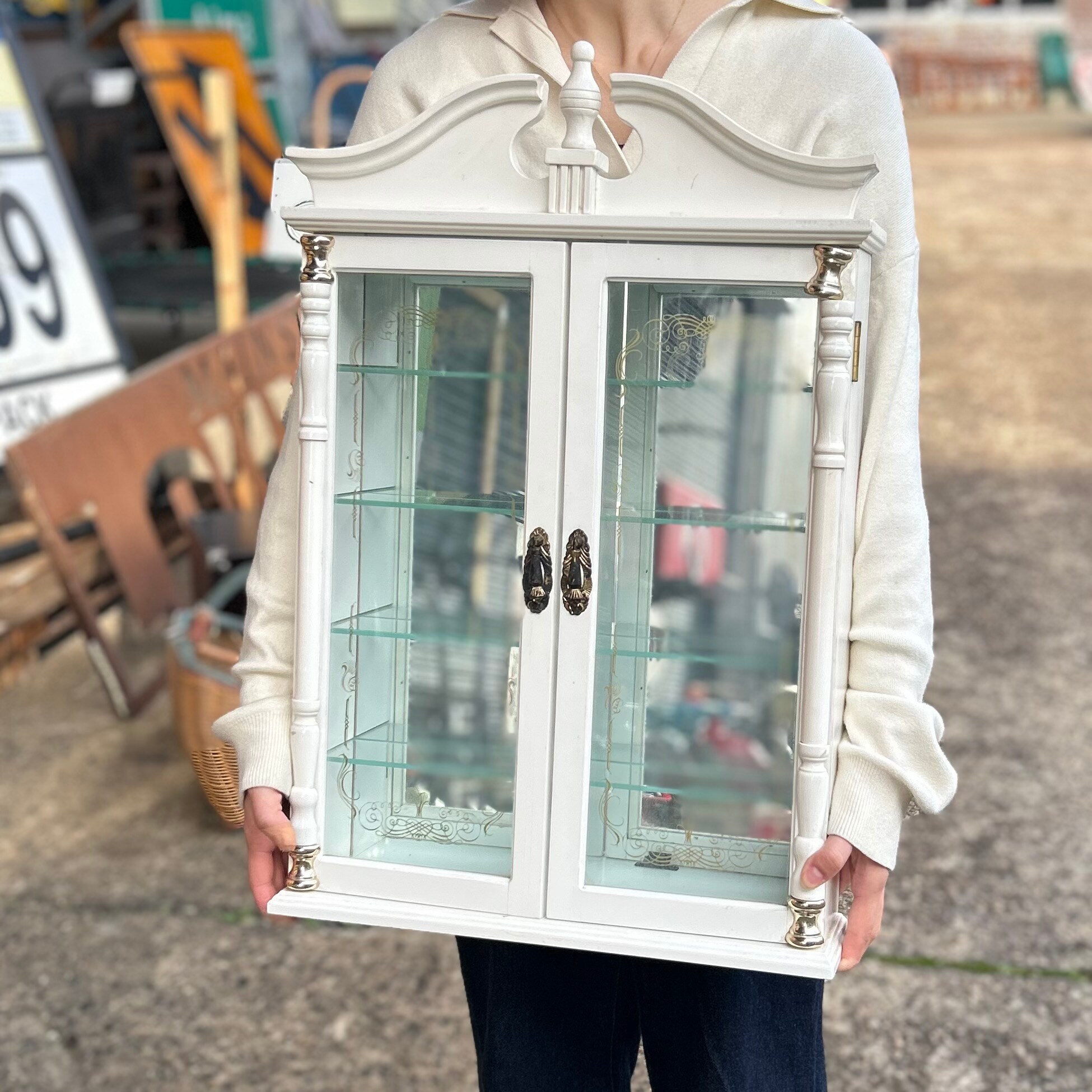 Vintage White Curio Cabinet – Glass Display with Ornate Details”
