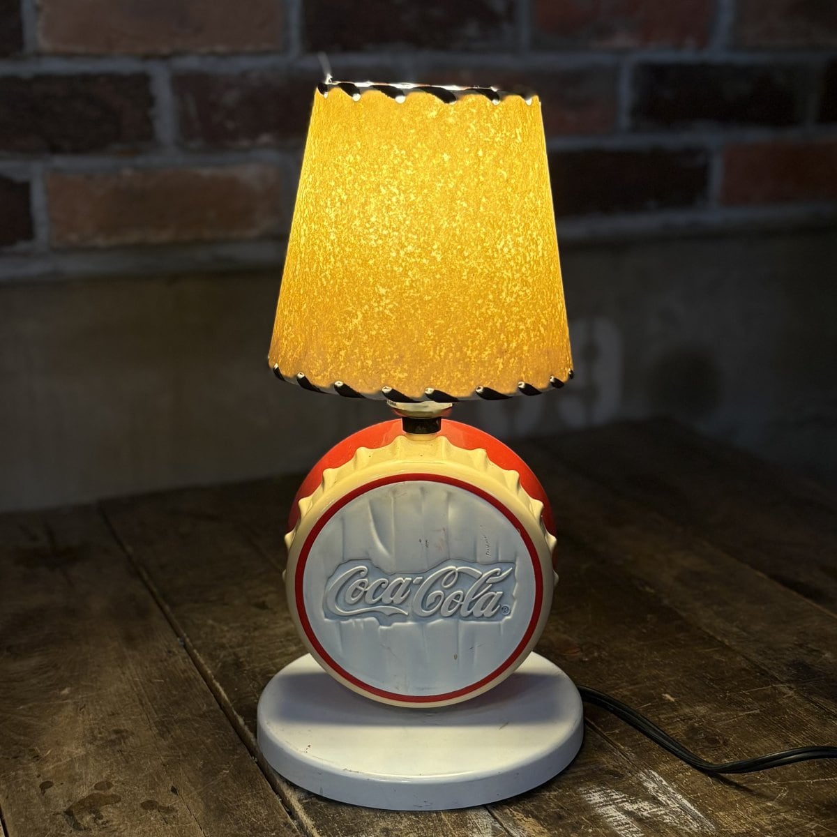 Iconic Coca-Cola Lamp】